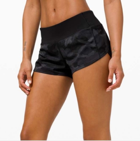 Lululemon Speed Up Short 2.5” in Heritage 365 Camo Deep Coal Multi Size 2 - Picture 1 of 6